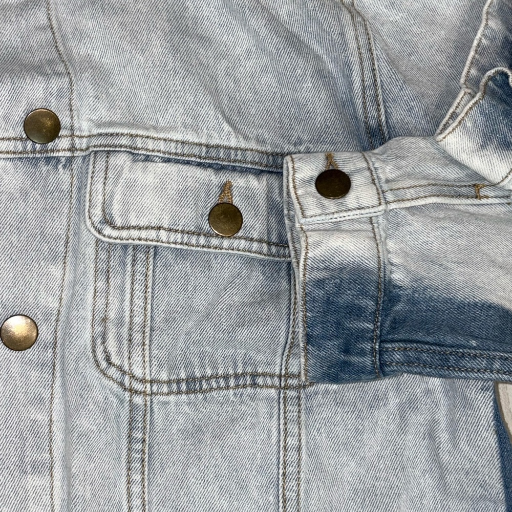 Women’s cropped  Light Blue Denim Jacket
